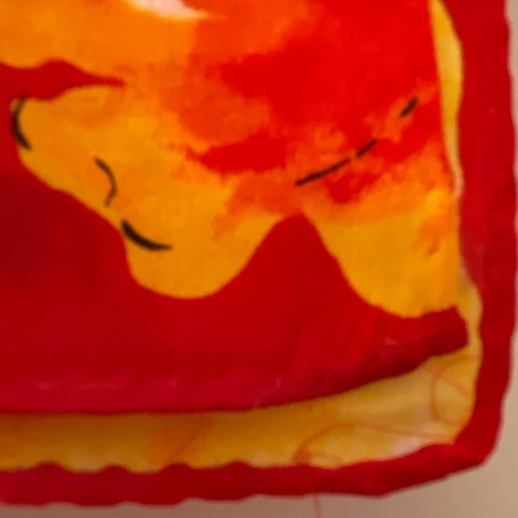 Vintage Liz Claibourne Bright Roses and Daisies Scarf - Picture 3 of 5